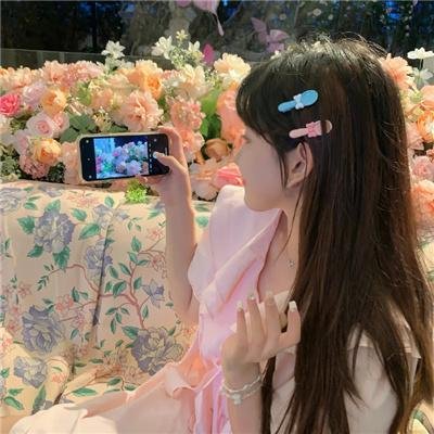 背鸭子的男孩